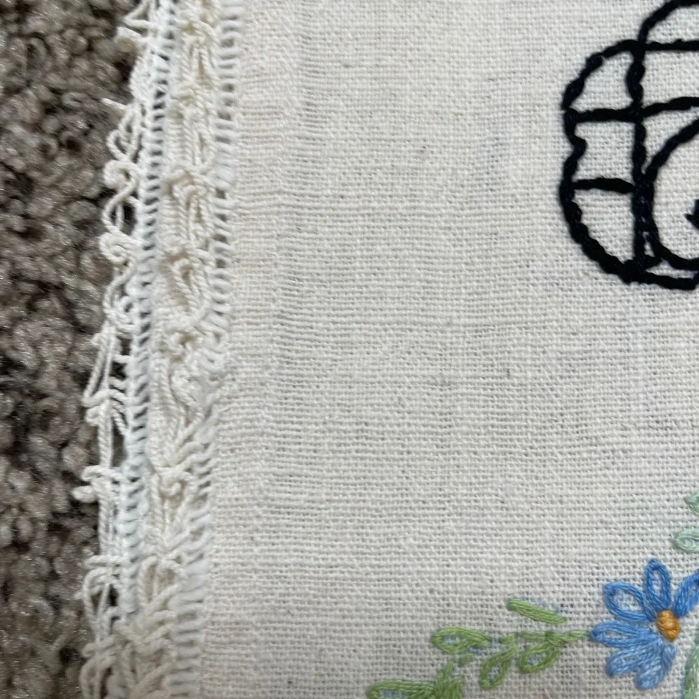 Vintage Hand Embroidered‎ Floral Linen Dresser Scarf Runner Crochet Lace Cottage
